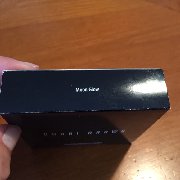 Bobbi Brown Highlighting Powder - Picture 8 of 16